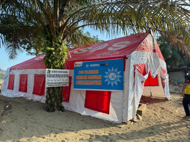 Relawan Muhammadiyah Hadirkan Sekolah Darurat di Aceh  