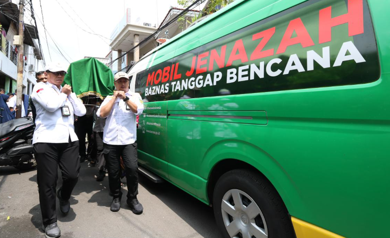 Santunan BAZNAS untuk Korban Kecelakaan KA di Bekasi  - (Ada 3 foto)