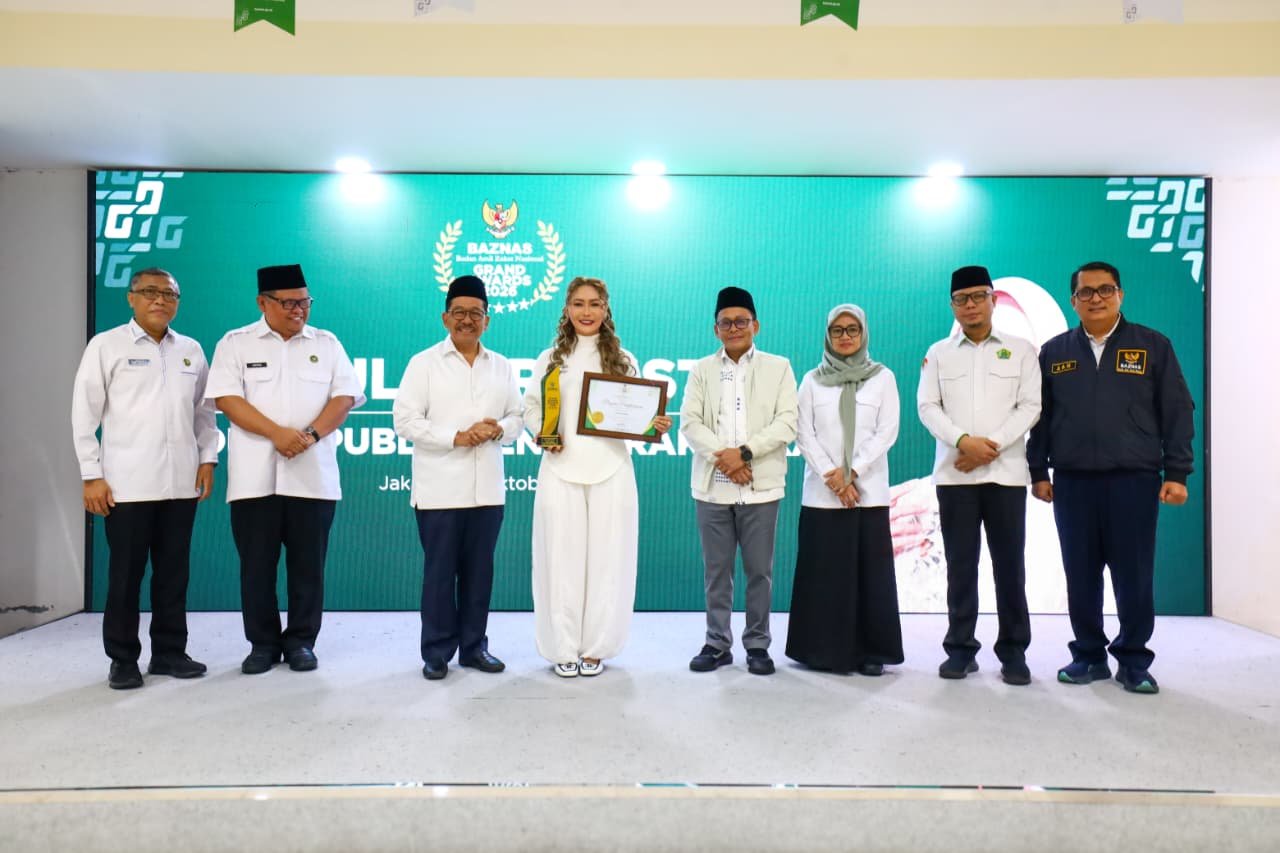 Inul Daratista Ajak Masyarakat Berzakat melalui BAZNAS, Manfaatnya Lebih Luas - (Ada 2 foto)